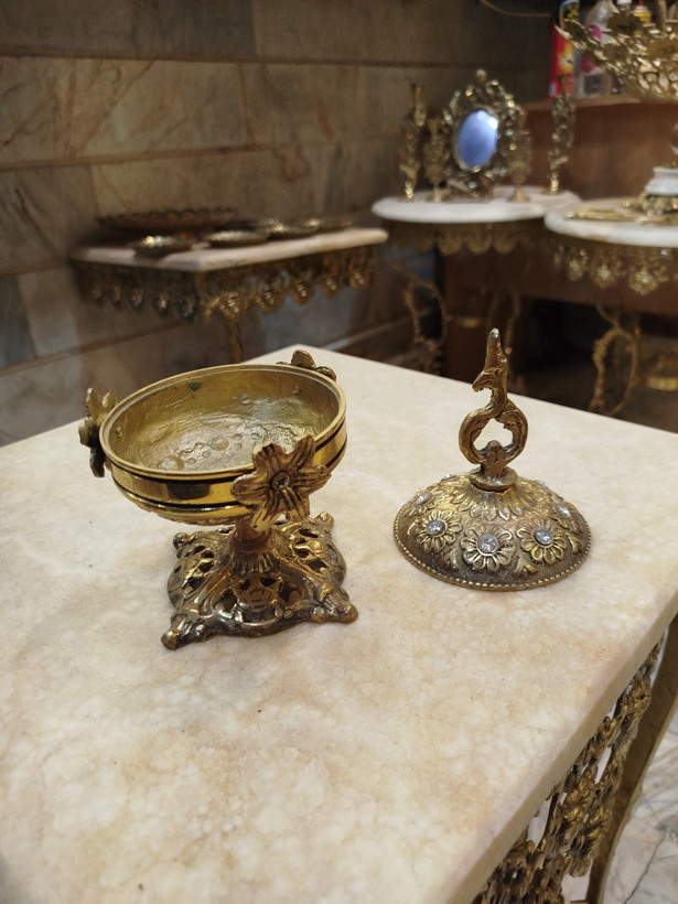 نگین کاری روی قندان